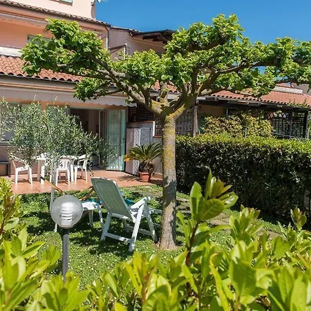 M355 - Marcelli, Bilocale Con Giardino E Parcheggio Apartment